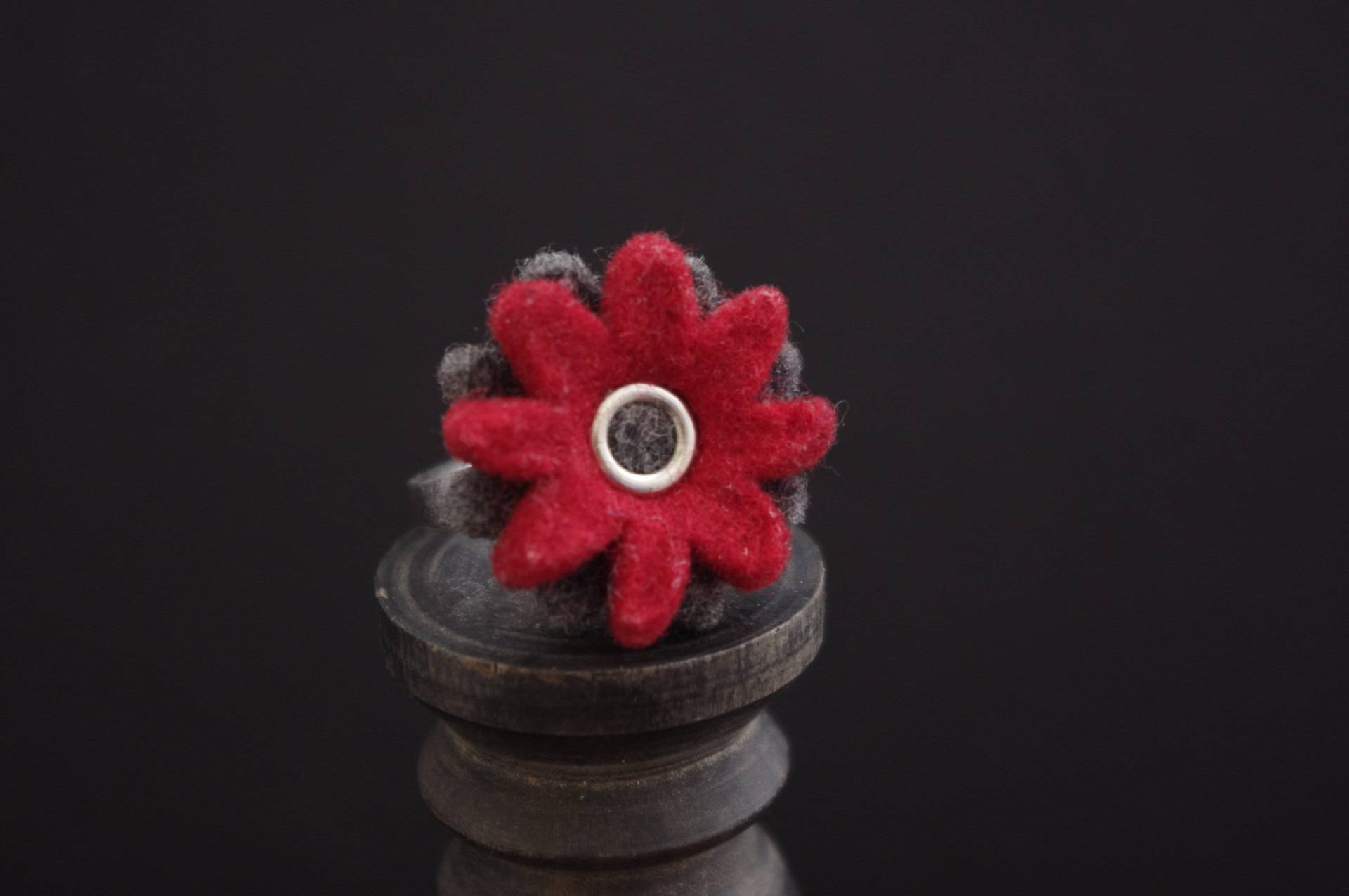 Filz & Silber Vintage Designer Ring, Sterling Silber Und Filz, Rote Filzblüte, Blume, Handarbeit, Hippie, Boho, Unikat, Geschenk von GlobalAdornments