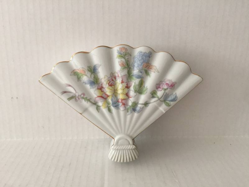 Fächerförmig Porzellan Trinket Schmuckbox von GlobalArtVintage