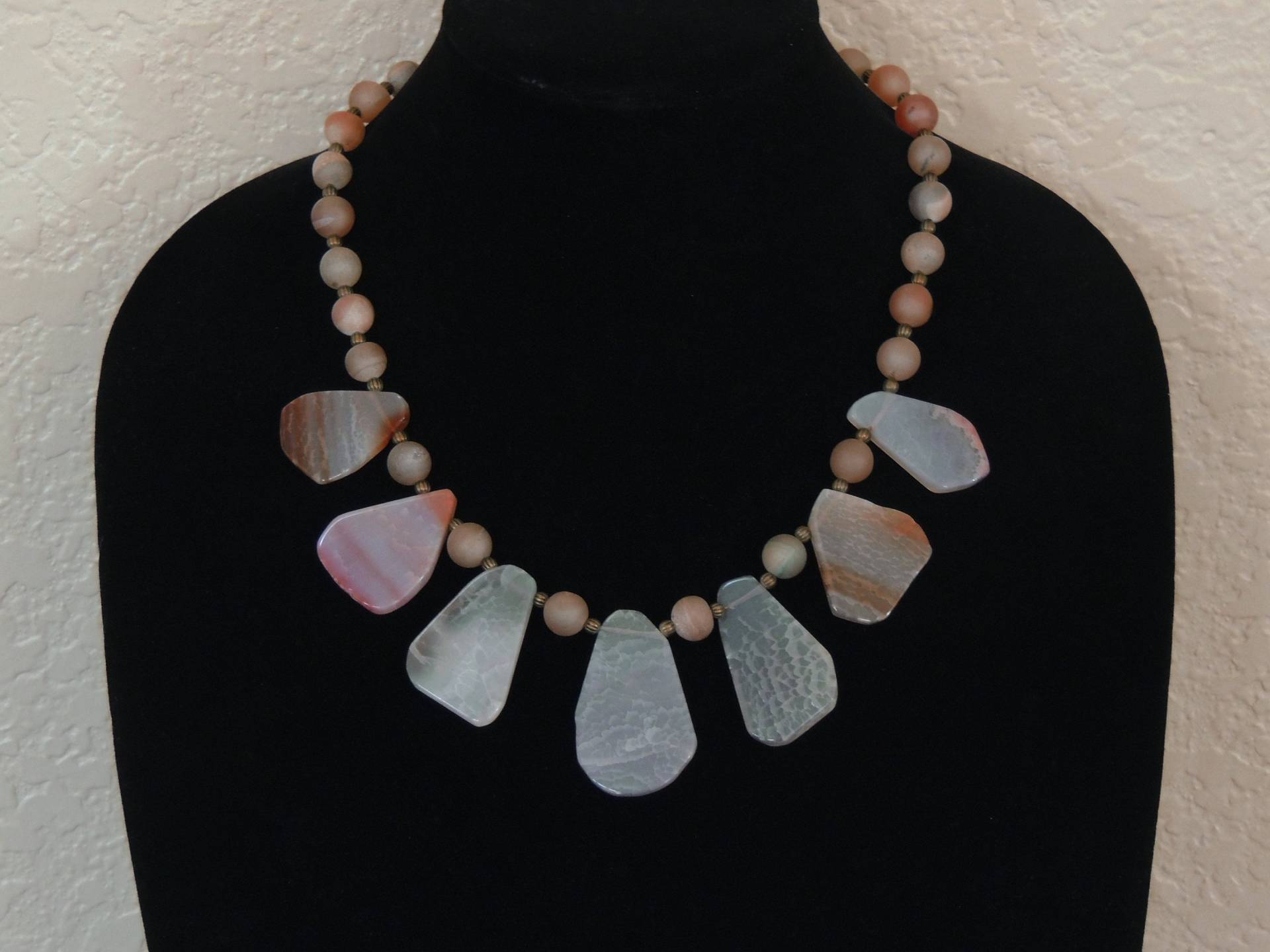 Blush Statement Halskette, Champagner Druzy Bib Rustikale Graue Achat Boho Chic Halskette - Pfirsich Cottagecore Blush Statement Halskette, Champagner Druzy Bib Rustikale Graue Achat Boho Chic Halskette - Pfirsich Cottagecore von GlobalBeadWorks