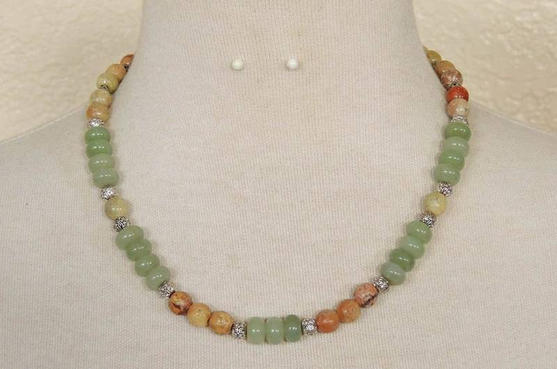 Geschnitzte Achathalskette - Glasperlenschmuck Tan & Salbeigrün Aventurin Strang Halskette Boho Chic Schmuck Jeden Tag Geschnitzte Achathalskette - Glasperlenschmuck Tan & Salbeigrün Aventurin Strang Halskette Boho Chic Schmuck Jeden Tag von GlobalBeadWorks