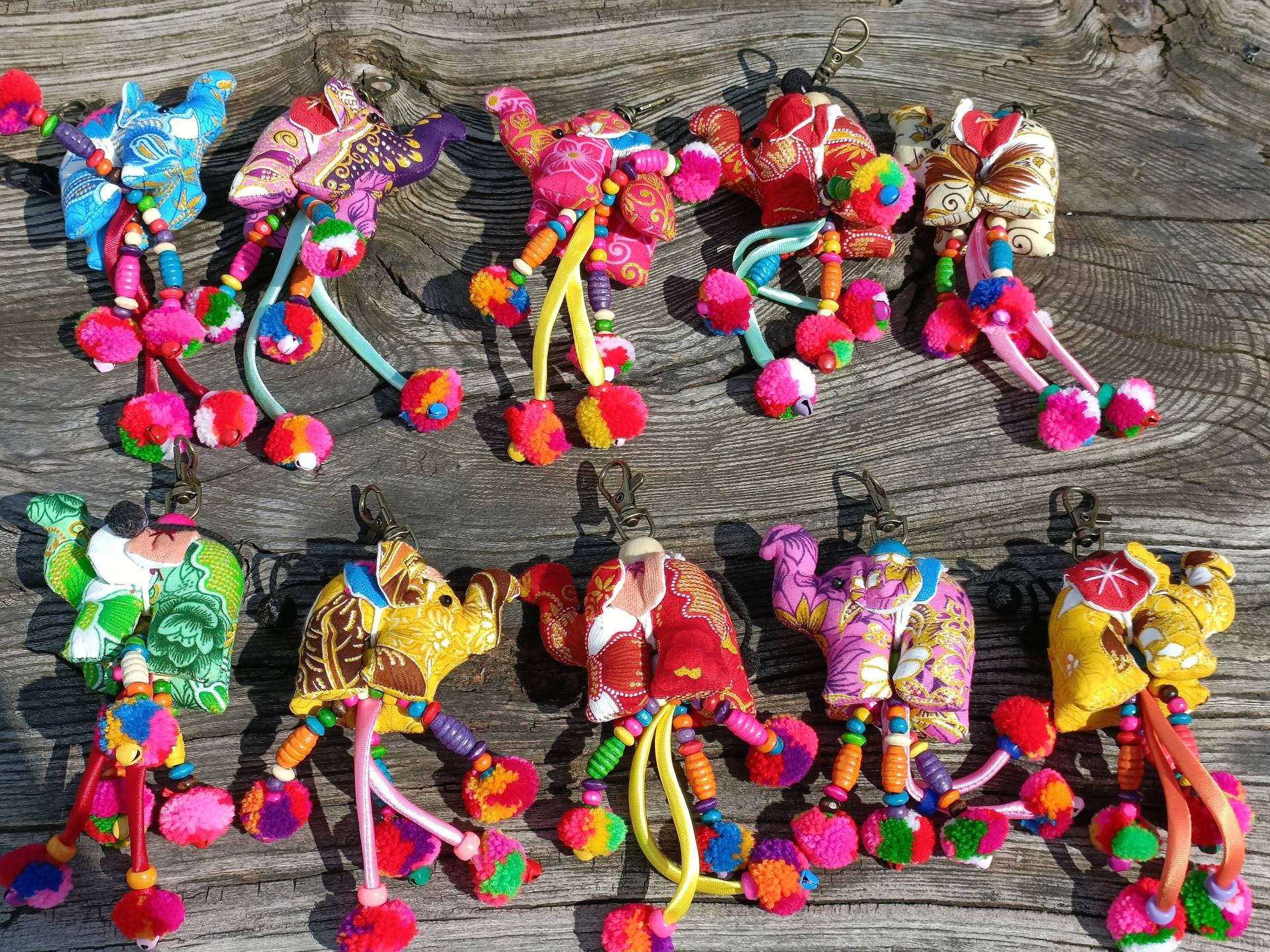 Handgemachte Elefant Schlüsselbund, Bunt Funky Geschenk, Thai Hmong Stil Schlüsselring von GlobalEmporium1