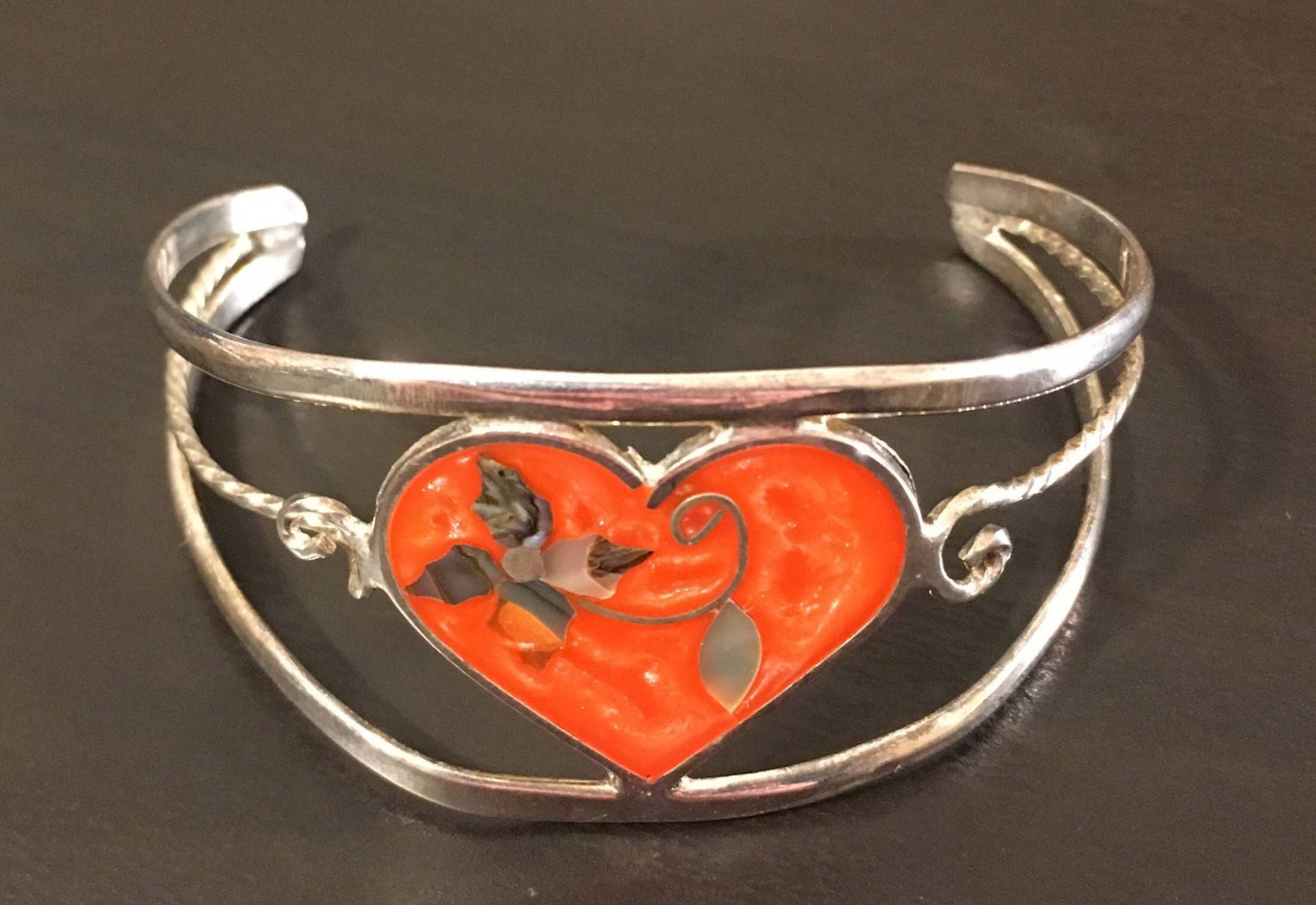 Vintage Silber Herz & Rose Emaille Manschettenarmband Vintage Silber Herz & Rose Emaille Manschettenarmband von GlobalPalazzo