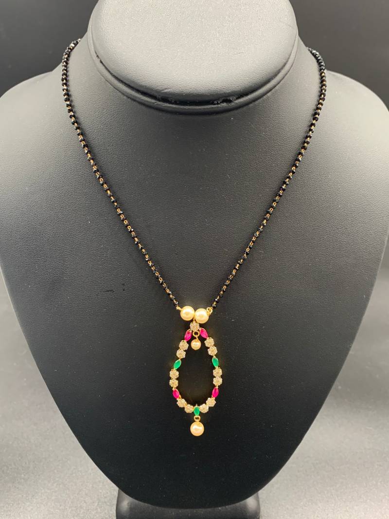 Multicolor Steine Anhänger/Schwarze Perlen Kette Mangalsutram Hochzeitshalskette Schwarzer Diamant von Globusfashions