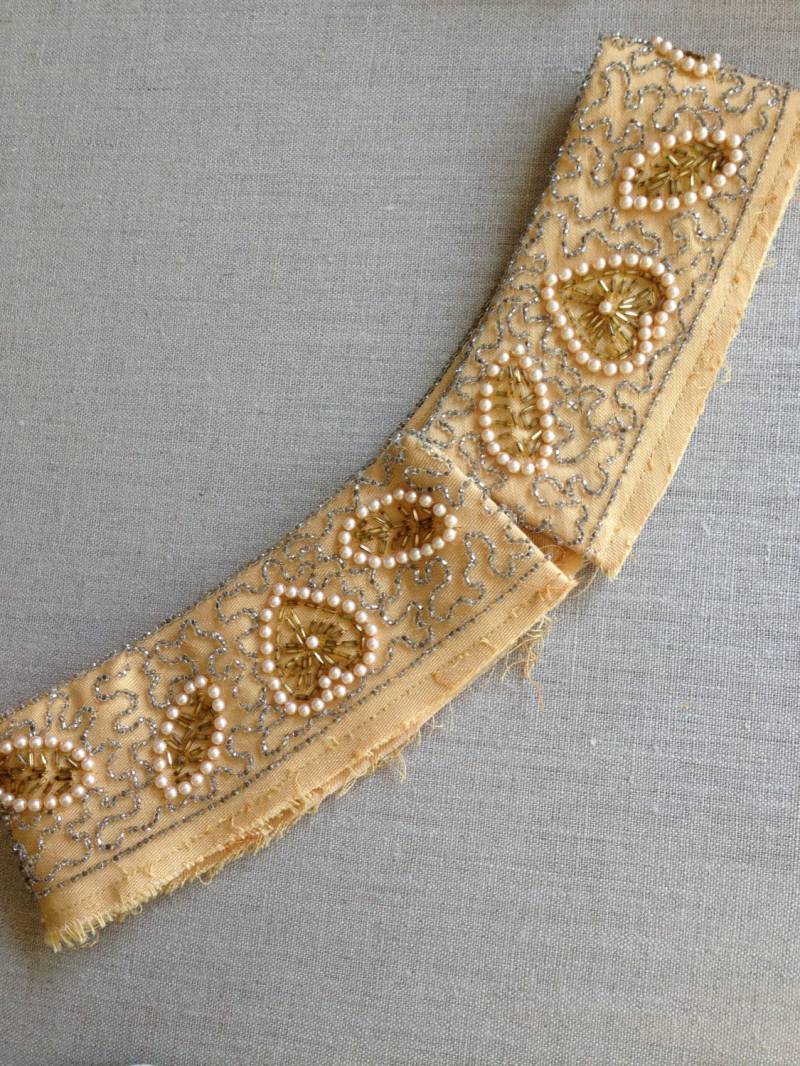 Hand Beaded 1950 Bund Goldene Und Silberne Perlen, Faux Perlen von GloriaLombardDesigns