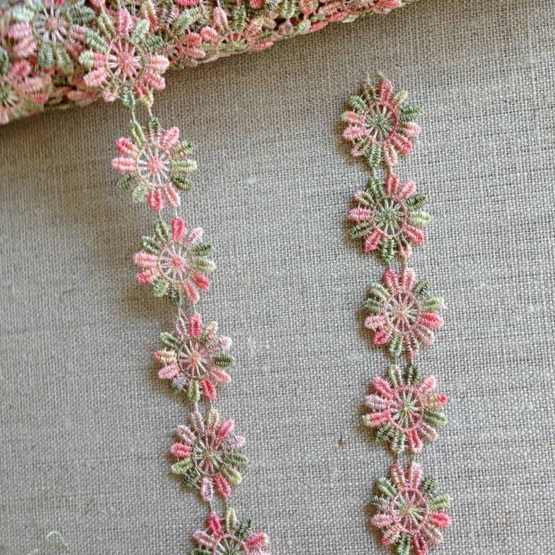 Jahrgang Birdie Oder Blume Spitzenapplikationen, 1960, Rosa Und Grün von GloriaLombardDesigns