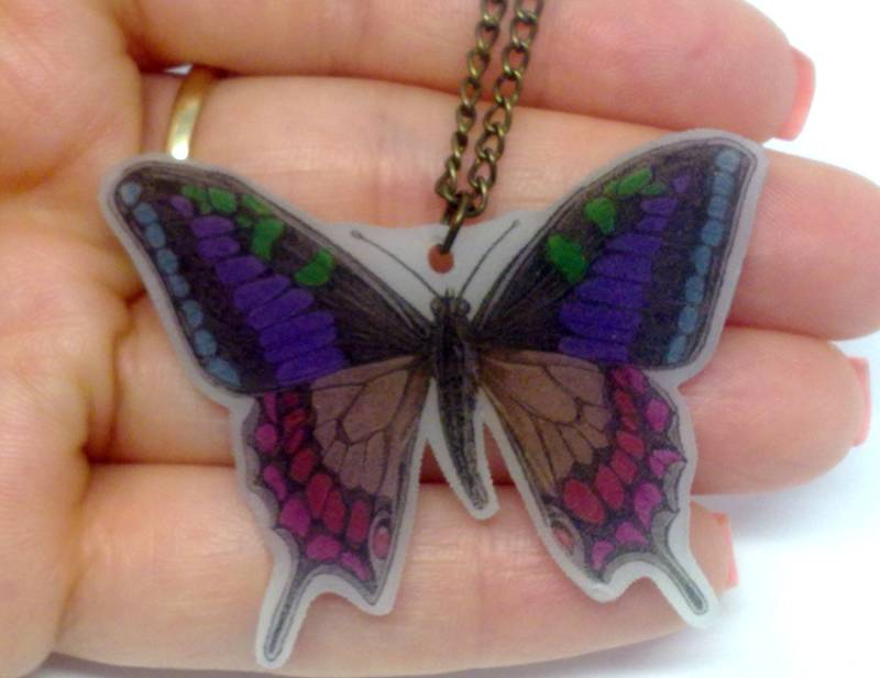 Bunte Totem Schmetterling Halskette. Spirituelle Tier. Leichte Schmuck. Vintage Handmade Accessoire. Lustige Und Bunte Jewerly. Sofort Lieferbar von GloriaSanchezArtist