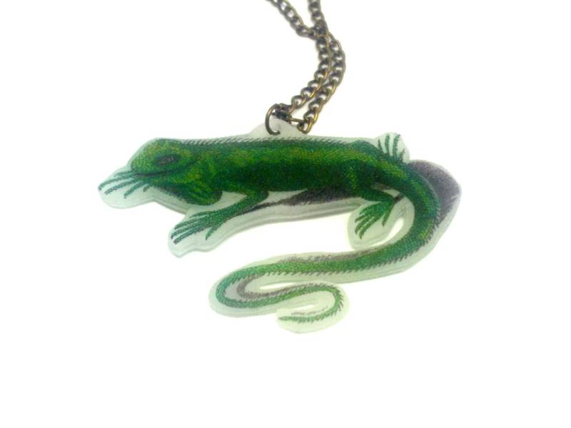 Grüner Leguan Totem Halskette. Handgezeichnete Abbildung. Leichte Schmuck. Jahrgang Reptil. Lustige Und Bunte Jewerly. Handgefertigt. Sofort von GloriaSanchezArtist
