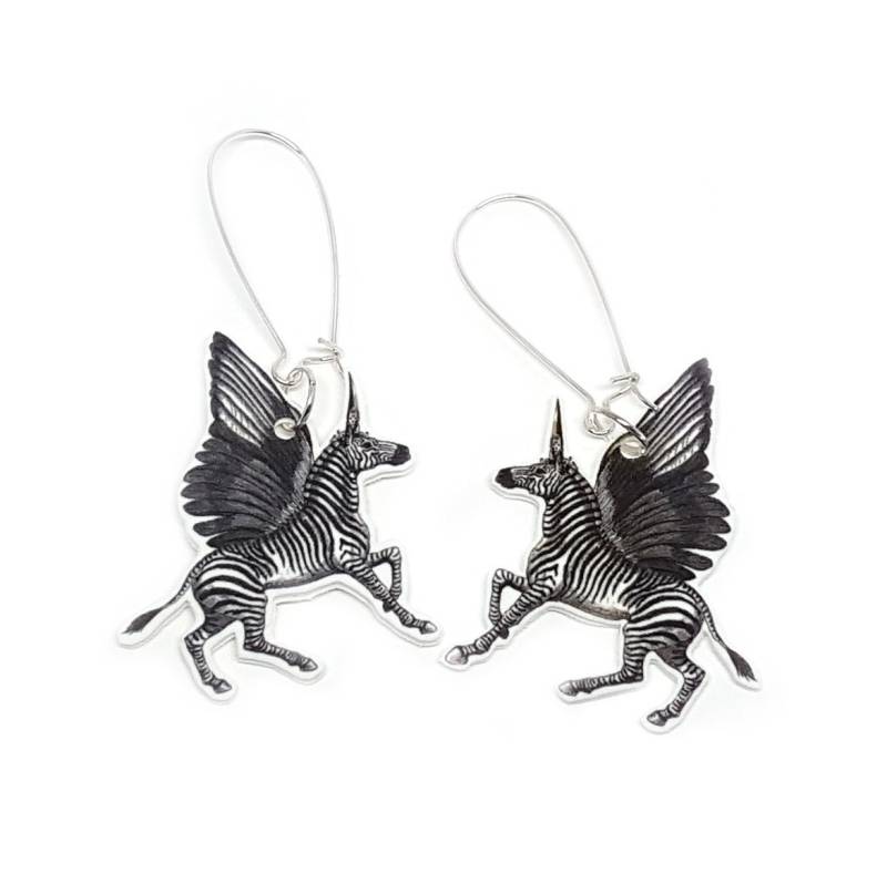 Lange Schwarze Und Weiße Einhorn Ohrringe, Versilberte Creolen, Fantasy Mythologie Acryl Zebra Pegacorn Schmuck von GloriaSanchezArtist
