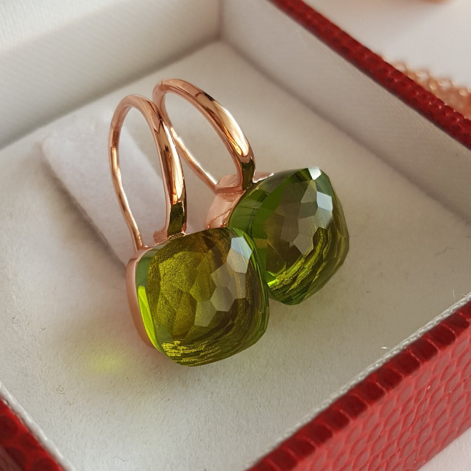 Pompom Ohrringe Quadratisch, 925 Silber Facettiert, Lime Chartreuse Grün Citrus Kristall Kissenschliff Hacken Vermeil Herbst Cocktail Pompom Ohrringe Quadratisch, 925 Silber Facettiert, Lime Chartreuse Grün Citrus Kristall Kissenschliff Hacken Vermeil Herbst Cocktail von GlorianaGioielli