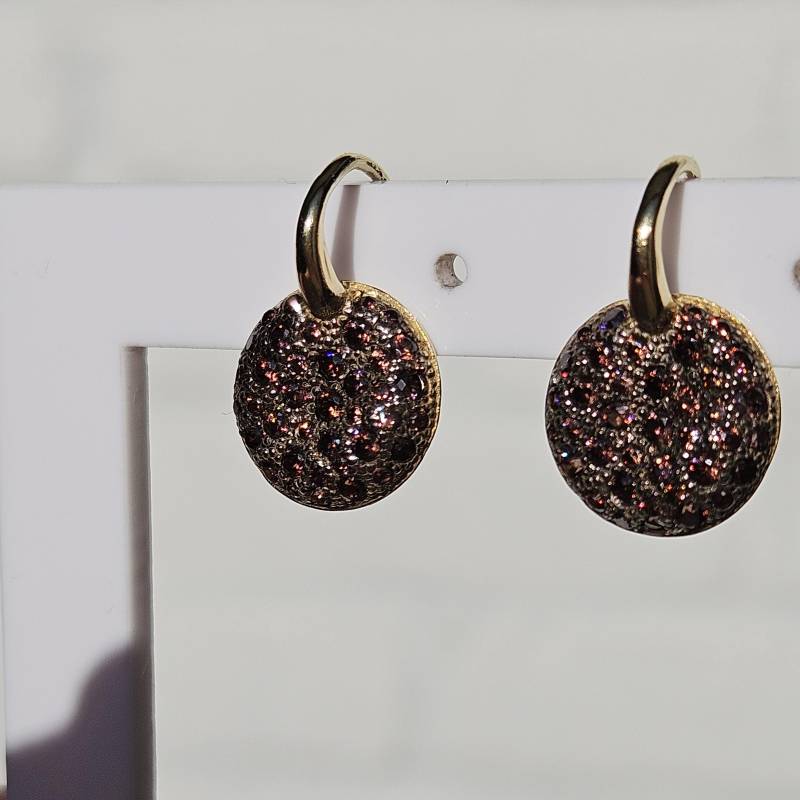 Pompon Ohrringe, Runde Medaillon Creolen Mit Braunen Brillanten Pavé, Eleganter Ohrschmuck 585 Vergoldet Besondere Anlässe, Luxus Inspired von GlorianaGioielli