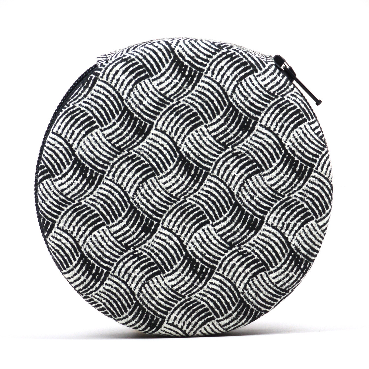 Basket Weave Designer Runde Reißverschluss 7-Tage Reise Pillen Fall Box Stoff Geschenk Geldbörse Zubehör Basket Weave Designer Runde Reißverschluss 7-Tage Reise Pillen Fall Box Stoff Geschenk Geldbörse Zubehör von GloriasPillCases
