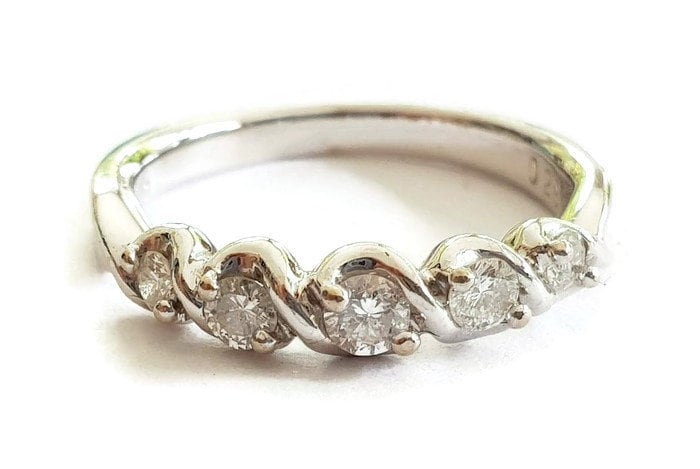 Moderner Diamant Hochzeitsring/Verlobungsring in Weißgold 18 Ct Kostenloser Versand Inklusive von GloryBeVintageWares