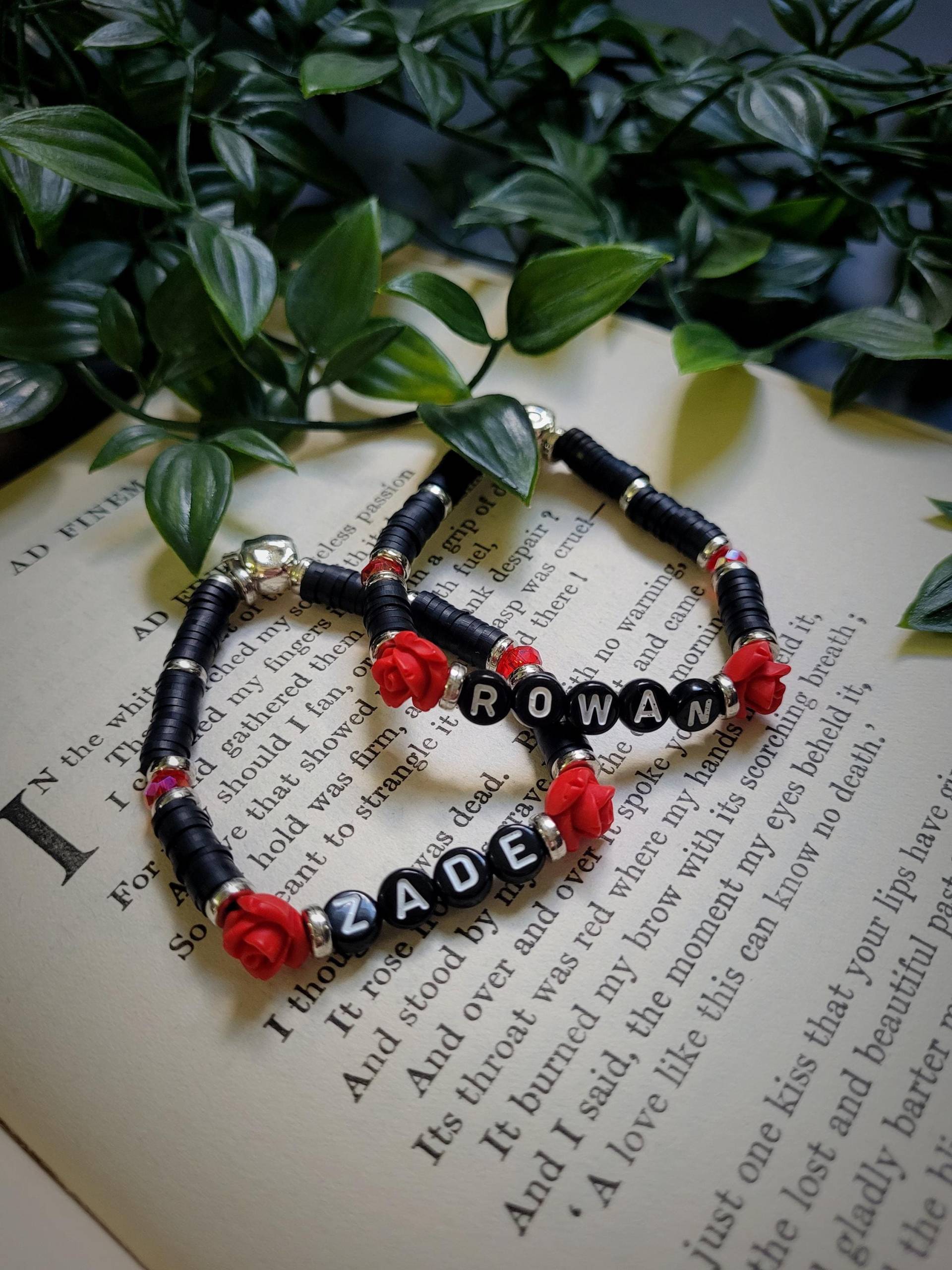 Personalisiertes Dark Romance Armband Mit Heishi-Perlen 3 Größen Wunschname von GlossAndGloom