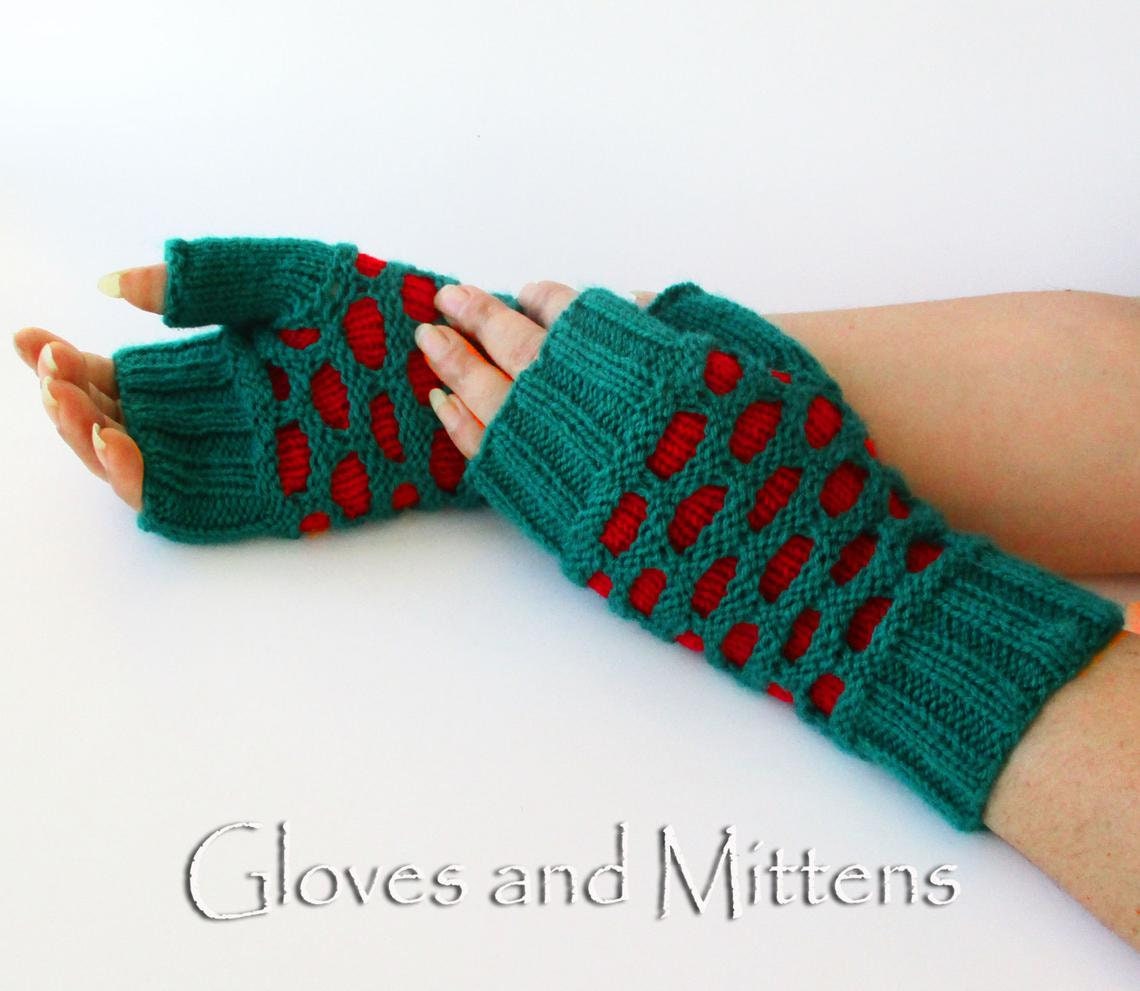 Smaragd Grün Rote Armstulpen Gestrickte Pulswärmer Aus Wolle von GlovesAndMittens