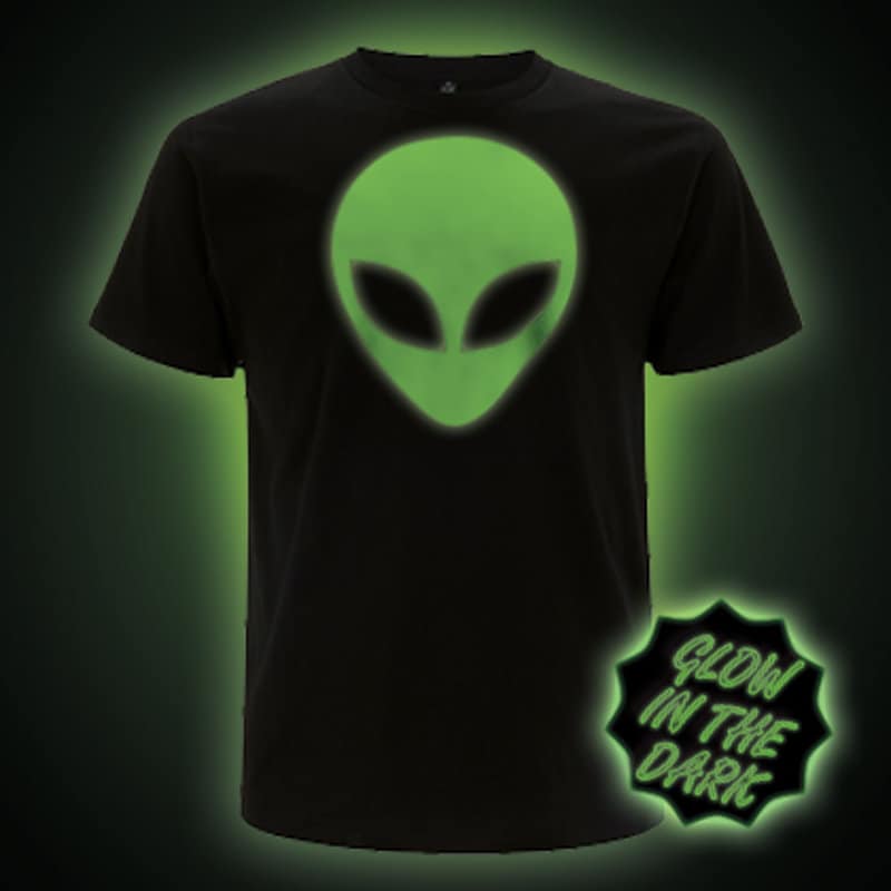Glow in The Dark T-Shirt. Alien Kopf | Unisex Classic Fit Glow in The Dark T-Shirt. Alien Kopf | Unisex Classic Fit von GlowClothing