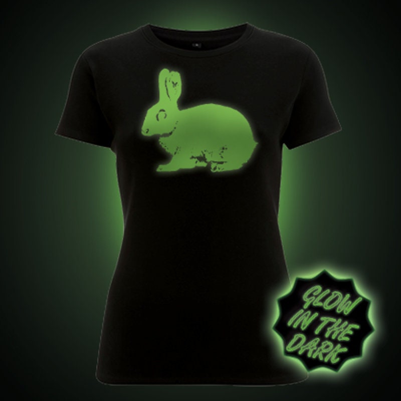 Glühen Im Dunklen T-Shirt. Häschen-Kaninchen | Frauen-Passform Glühen Im Dunklen T-Shirt. Häschen-Kaninchen | Frauen-Passform von GlowClothing