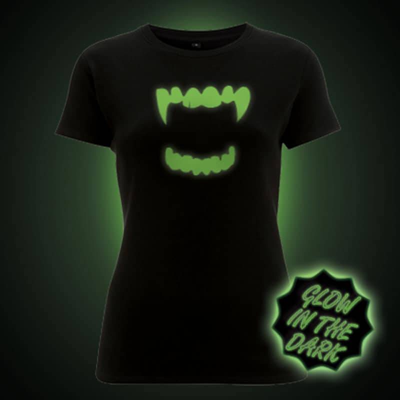 Glühen Im Dunklen T-Shirt. Vampirzähne | Damen Fitted Glühen Im Dunklen T-Shirt. Vampirzähne | Damen Fitted von GlowClothing