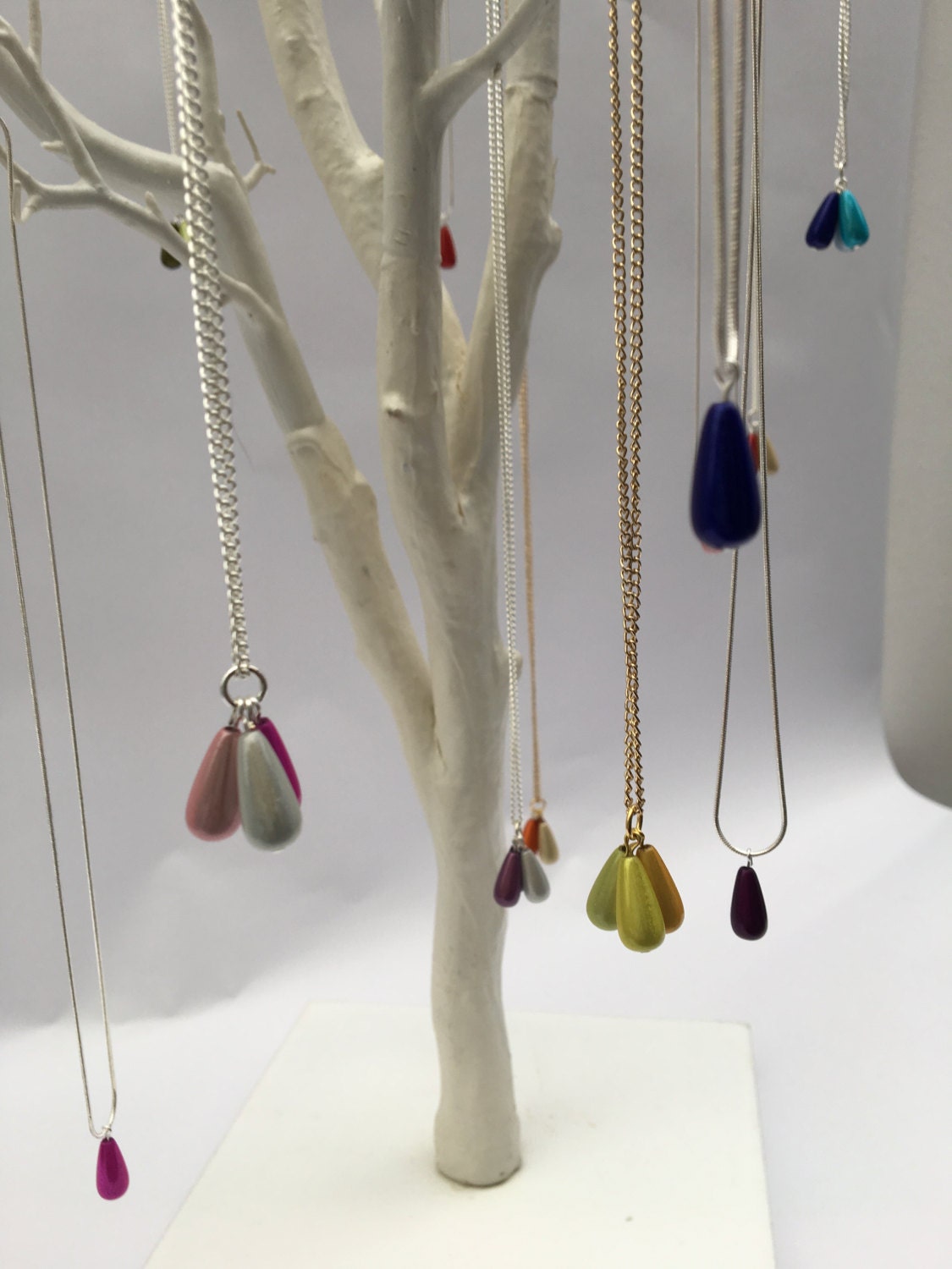 Leuchten Sie Perle Triple Teardrop Reflektierende Perlenkette Leuchten Sie Perle Triple Teardrop Reflektierende Perlenkette von GlowbeadsShop