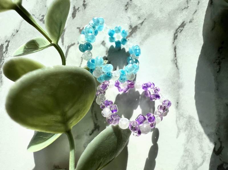 Bells - Blümchen-Perlen-Ring | Perlenring Blau Lila von GlowingCoDesigns