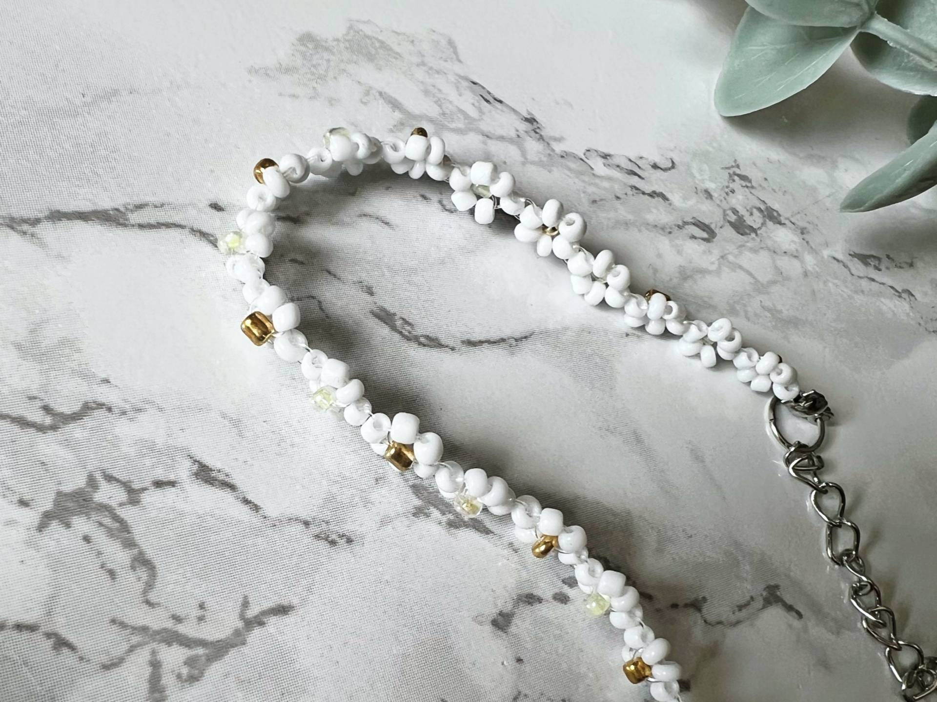 Daisy - Blümchen-Perlen-Armband | Perlenarmband Perlen Blumen Schmuck Weiß Gelb Gold Daisy - Blümchen-Perlen-Armband | Perlenarmband Perlen Blumen Schmuck Weiß Gelb Gold von GlowingCoDesigns