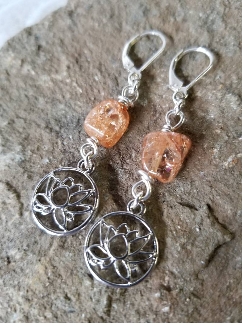 Eisflockenquarz Ohrringe Echtsilber Lotus Baumeln Ohrringe von GltzStudio