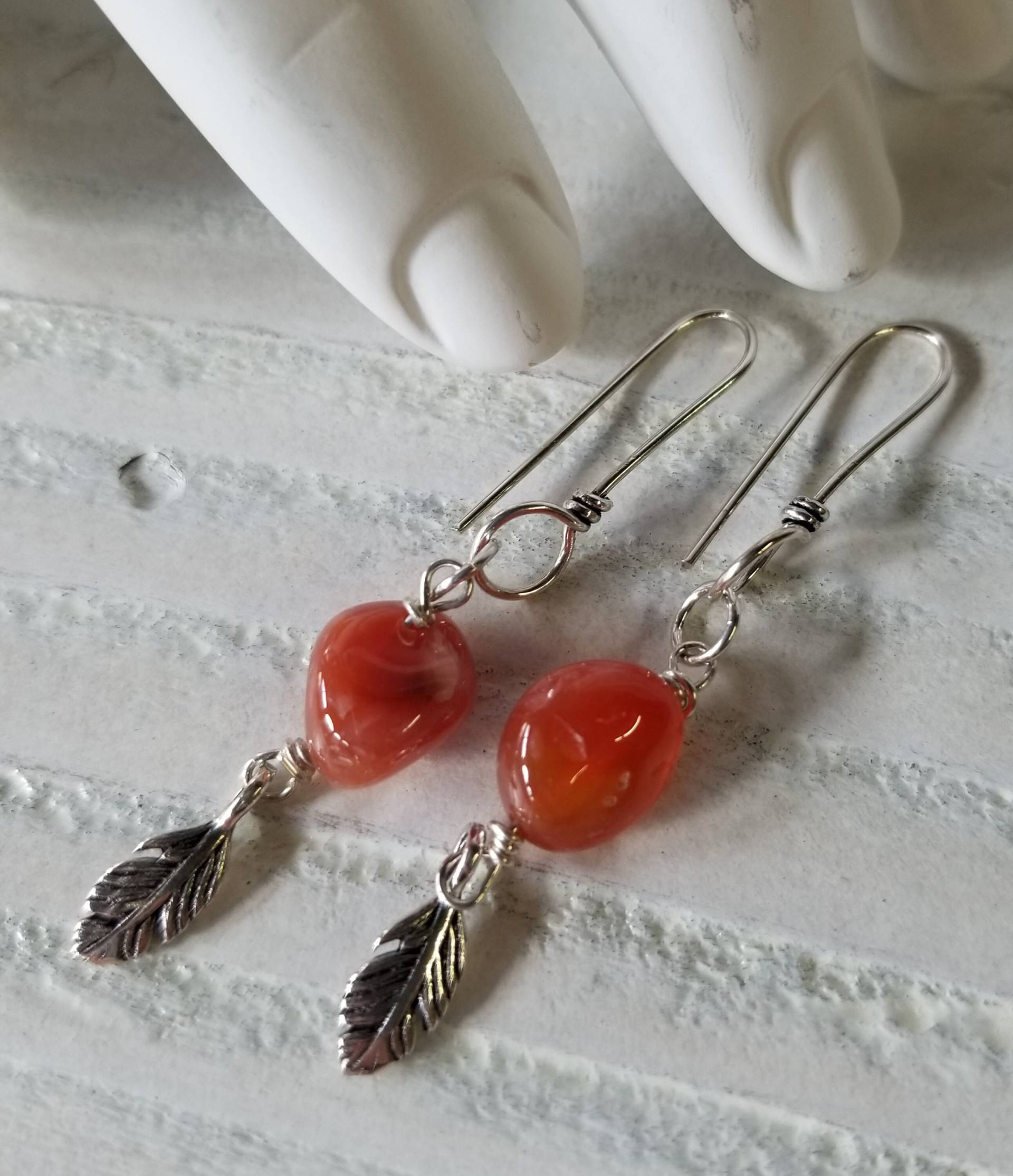 Roter Achat Ohrringe Sterling Silber Feder Baumeln, Bali Ohrdrähte Roter Achat Ohrringe Sterling Silber Feder Baumeln, Bali Ohrdrähte von GltzStudio