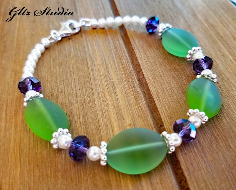 Grünes Seeglas Armband Bali Sterling Silber, Swarovski Kristall Grünes Seeglas Armband Bali Sterling Silber, Swarovski Kristall von GltzStudio