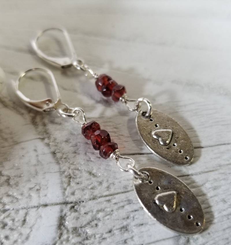 Vintage Silber Überzogene Herz Ohrringe Roter Granat Sterling Brisur Vintage Silber Überzogene Herz Ohrringe Roter Granat Sterling Brisur von GltzStudio