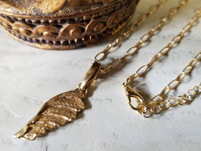 Gold Bronze Engelsflügel Kette Handwerker Feder Anhänger, 14K Vergoldete Kette Gold Bronze Engelsflügel Kette Handwerker Feder Anhänger, 14K Vergoldete Kette von GltzStudio