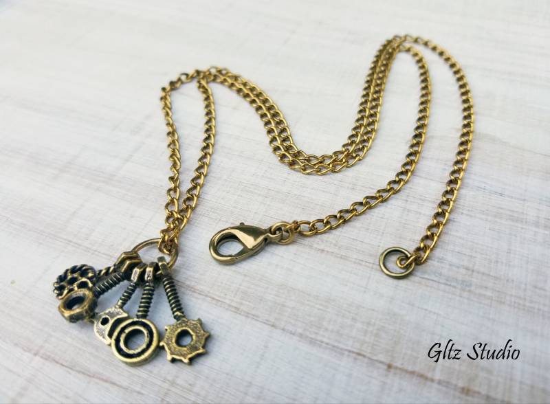 steampunk Werkzeug Anhänger An Einer Kette Messinganhänger Mit Von Anna Chernykh steampunk Werkzeug Anhänger An Einer Kette Messinganhänger Mit Von Anna Chernykh von GltzStudio