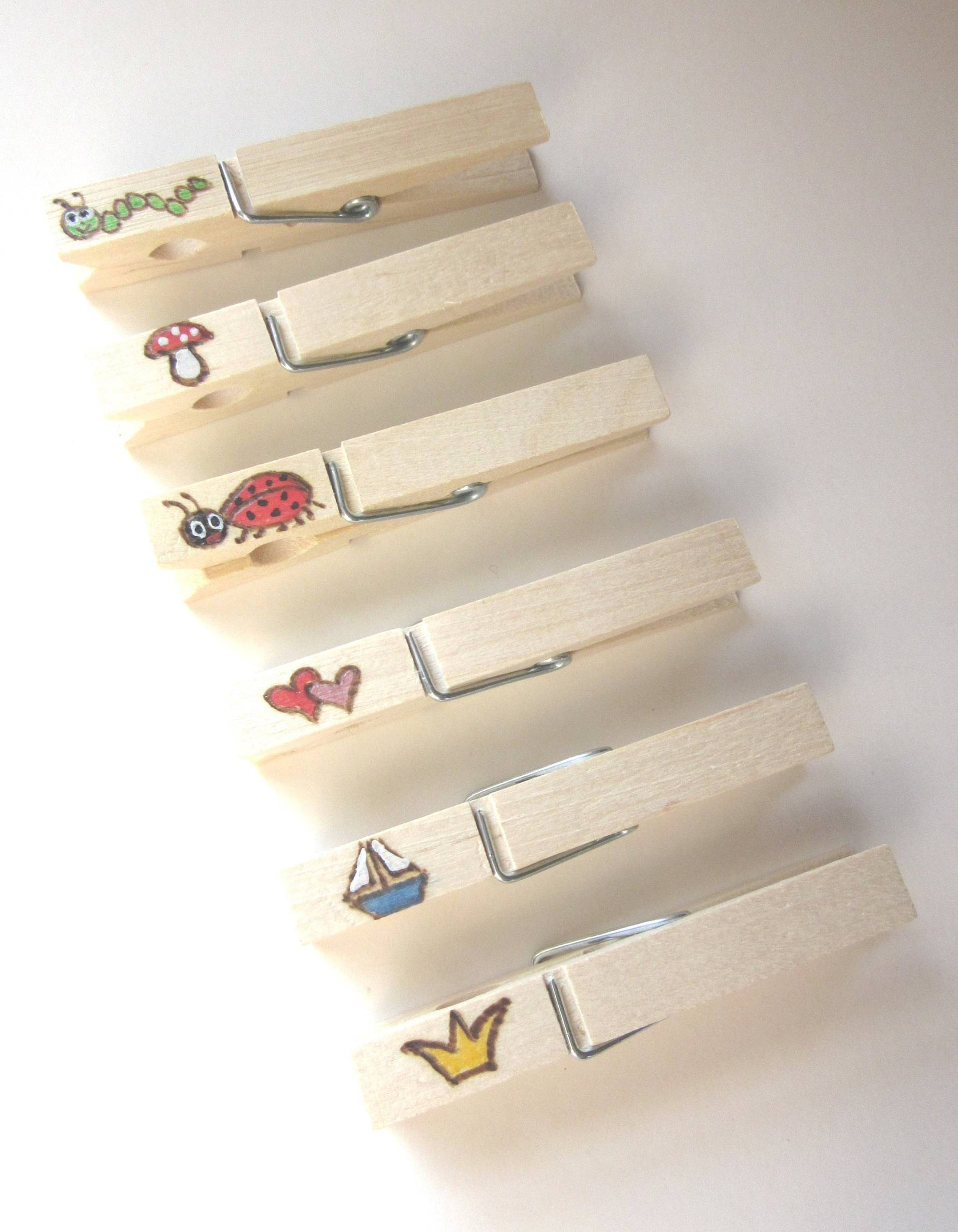 1 Glubberl Mit Symbol - Brandmalerei Geschenkklammer Holzklammer Anstecker Geschenkanhänger Geburtstag- Glückanstecker 1 Glubberl Mit Symbol - Brandmalerei Geschenkklammer Holzklammer Anstecker Geschenkanhänger Geburtstag- Glückanstecker von GlubberlResel