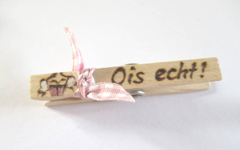 Glubberl - Ois Echt Brandmalerei Gravur Volksfest Party Oktoberfest Anstecker Gaudiglubberl Glubbal Holzklammer Glubberl - Ois Echt Brandmalerei Gravur Volksfest Party Oktoberfest Anstecker Gaudiglubberl Glubbal Holzklammer von GlubberlResel