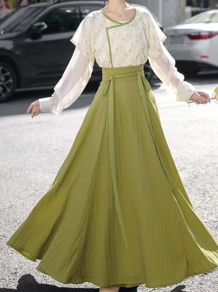 Tang Traditional Chinese Outfit, Daily Hanfu Dress For Woman, New Modern China von Glueckhaus