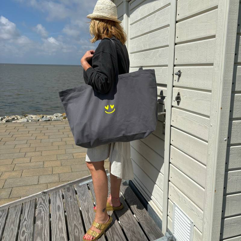 xxl Oversized Canvas Shopper - Oder Strandtasche Smiley Caramel, Anthrazit Khaki Die Mit Individualisierterer Printfarbe Neon von Glueckmacherei