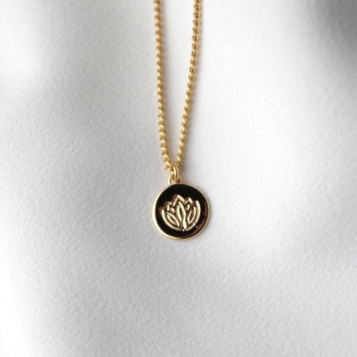 Lotus Kette 14K Vergoldet. Yoga Schmuck Lotussymbol. Halsketten Layering. Geschenke Für Sie von GluecksbringerinShop