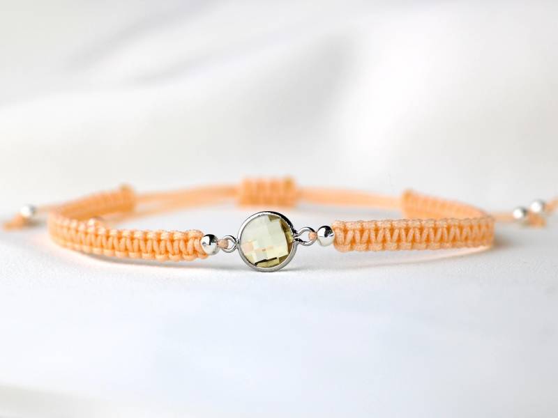 Makramee Armband Mit Glas Kristall. Apricot Armband, Freundschaftsarmband, Sommer Feeling von GluecksbringerinShop