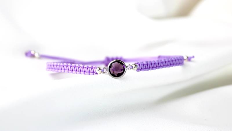 Makramee Armband Mit Glas Kristall. Lila Armband, Freundschaftsarmband, Sommer Feeling von GluecksbringerinShop