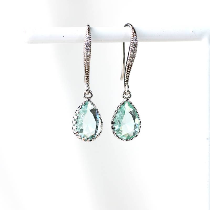 Ohrringe Silbern Mit Grünem Glas Kristall Anhänger. Hängeohrringe Erinite. Hochzeitsschmuck. Braut Ohrringe. Geschenk Für Sie von GluecksbringerinShop