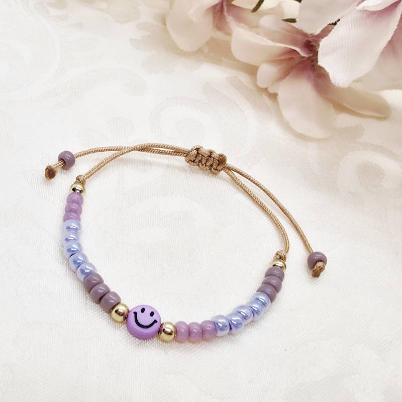 Buntes Perlen Armband Lila Mit Smiley - Filigranes Makramee von GluecksengeI