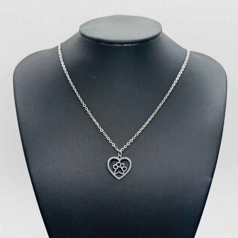 Dezente Herz Pfote Halskette Silber Aus Edelstahl - Kette Mit Anhänger Wasserfest Damenkette Geschenk Für Frauen U. Mädchen Dezente Herz Pfote Halskette Silber Aus Edelstahl - Kette Mit Anhänger Wasserfest Damenkette Geschenk Für Frauen U. Mädchen von GluecksengeI