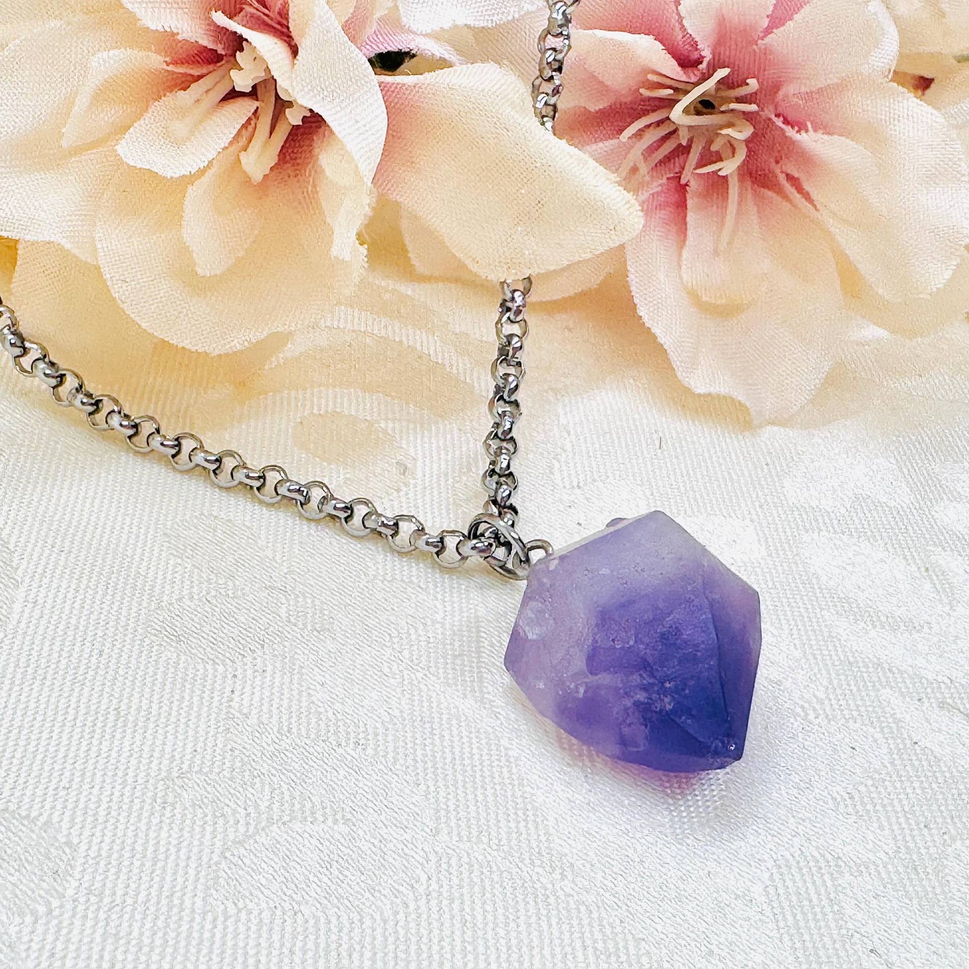 Edelstein Halskette Silber Aus Edelstahl - Kette Mit Rohem Amethyst Anhänger Damenkette Geschenk Für Sie Edelstein Halskette Silber Aus Edelstahl - Kette Mit Rohem Amethyst Anhänger Damenkette Geschenk Für Sie von GluecksengeI