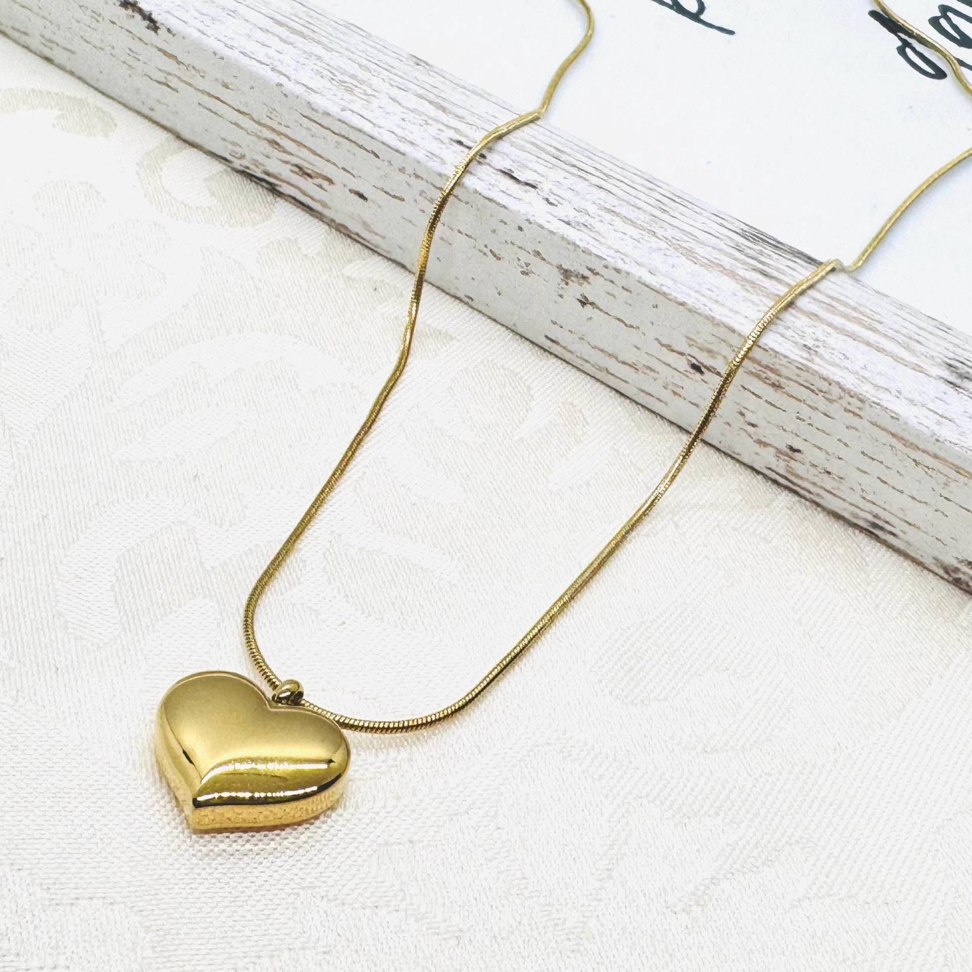 Goldene Halskette Aus Edelstahl 18 K Vergoldet Mit Herz Anhänger- Länge 45 cm + 5 Verlängerung - Geschenk Für Frauen Goldene Halskette Aus Edelstahl 18 K Vergoldet Mit Herz Anhänger- Länge 45 cm + 5 Verlängerung - Geschenk Für Frauen von GluecksengeI