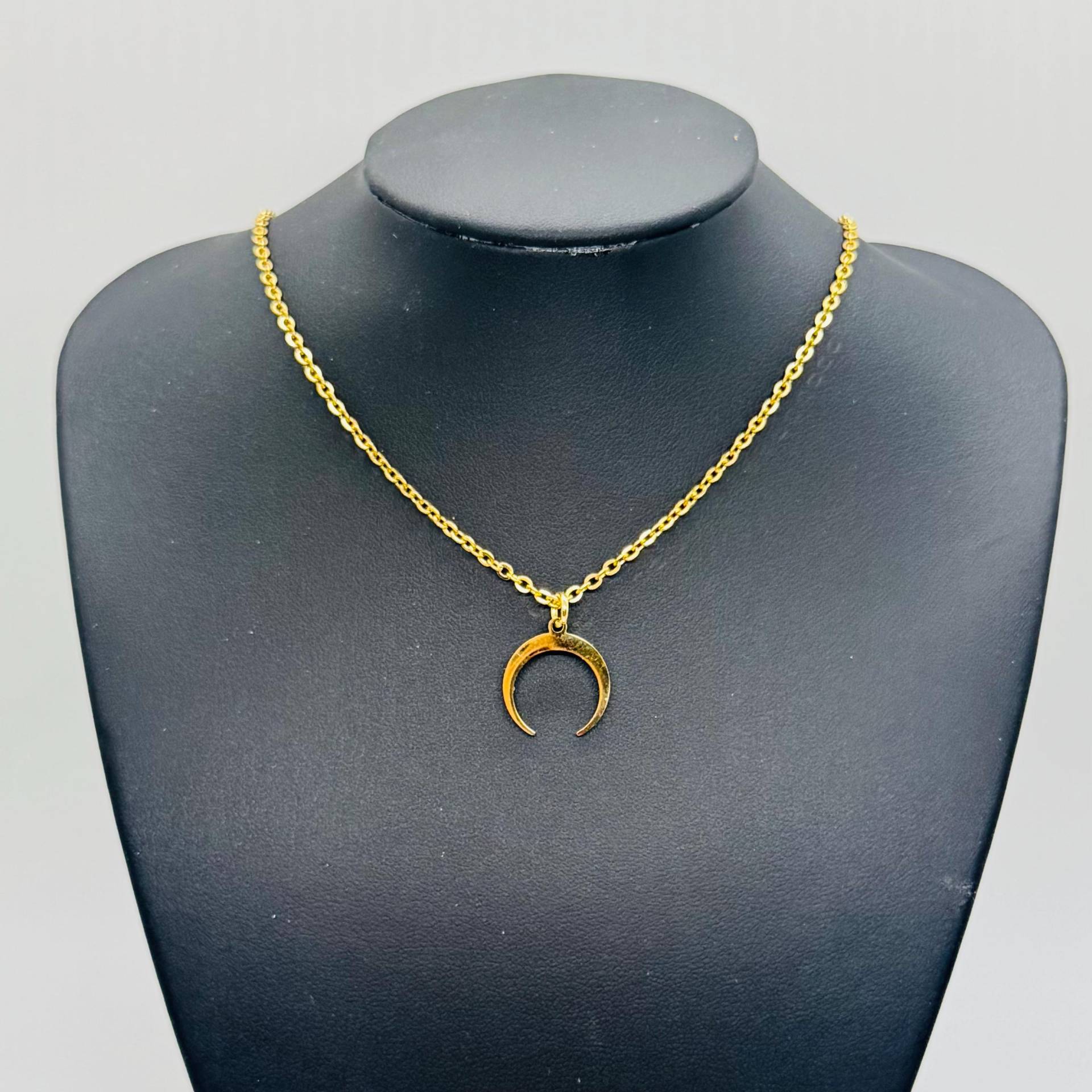 Goldene Halskette Aus Edelstahl Mit Halbmond Anhänger - Kette 45 cm Mondsichel Damenkette Geschenk Für Sie Goldene Halskette Aus Edelstahl Mit Halbmond Anhänger - Kette 45 cm Mondsichel Damenkette Geschenk Für Sie von GluecksengeI