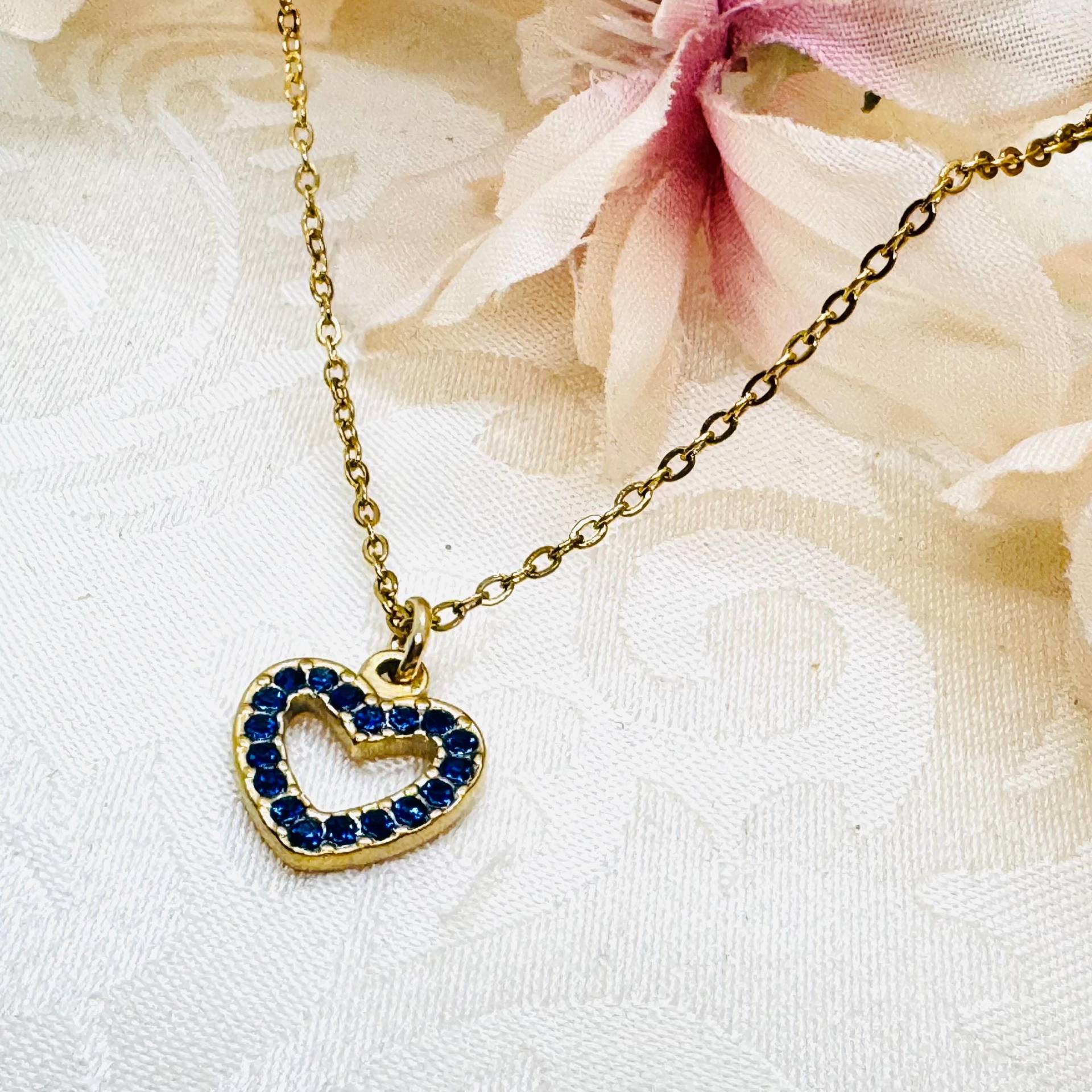 Goldene Halskette Aus Edelstahl Mit Strass Herz Blau - Kette Anhänger Damenkette Geschenk Für Sie Valentinstagsgeschenk Goldene Halskette Aus Edelstahl Mit Strass Herz Blau - Kette Anhänger Damenkette Geschenk Für Sie Valentinstagsgeschenk von GluecksengeI