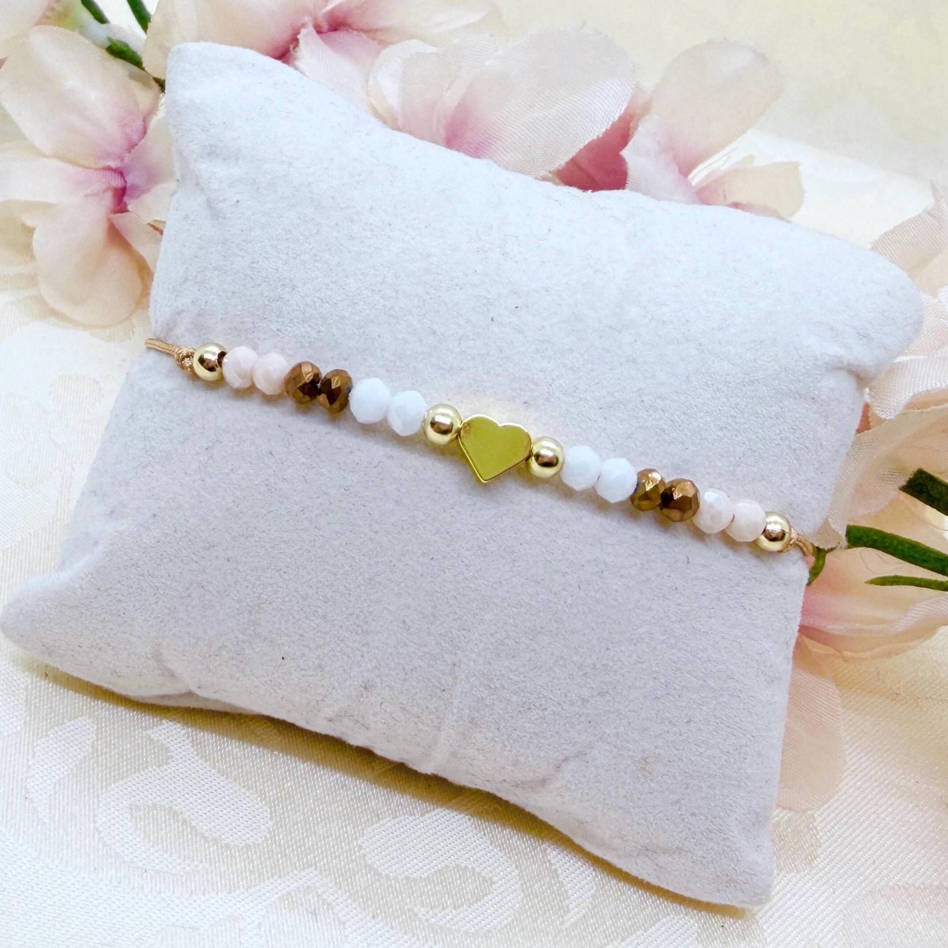 Herz Makramee Armband Beige | Zartes Freundschaftsarmband Perlenarmband Verstellbar von GluecksengeI