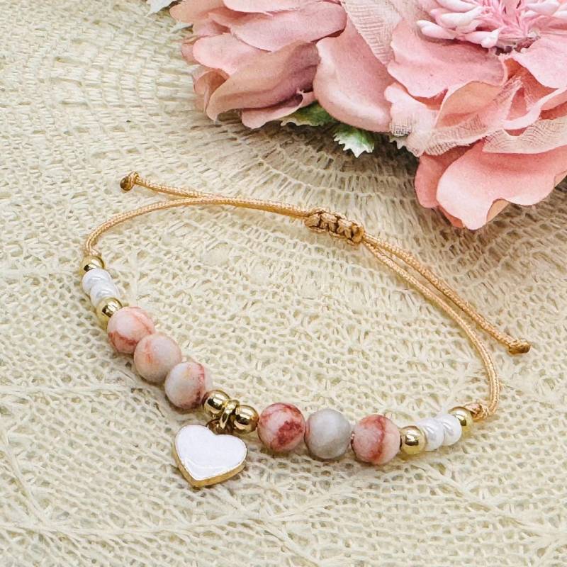 Naturstein Armband Mit Herz Anhänger - Perlenarmband Verstellbar Weiß Rot Naturstein Armband Mit Herz Anhänger - Perlenarmband Verstellbar Weiß Rot von GluecksengeI