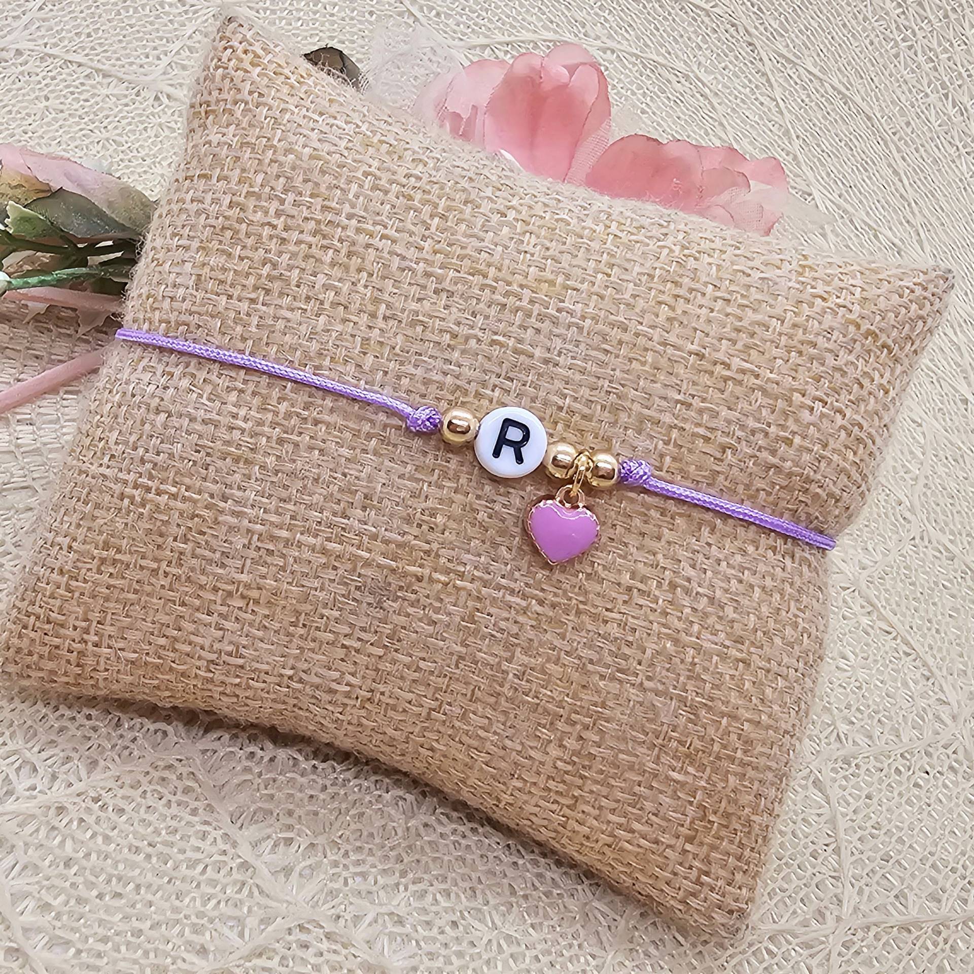 Personalisiertes Armband Mit Herz Lila Verstellbar - Zartes Makramee Freundschaftsarmband von GluecksengeI