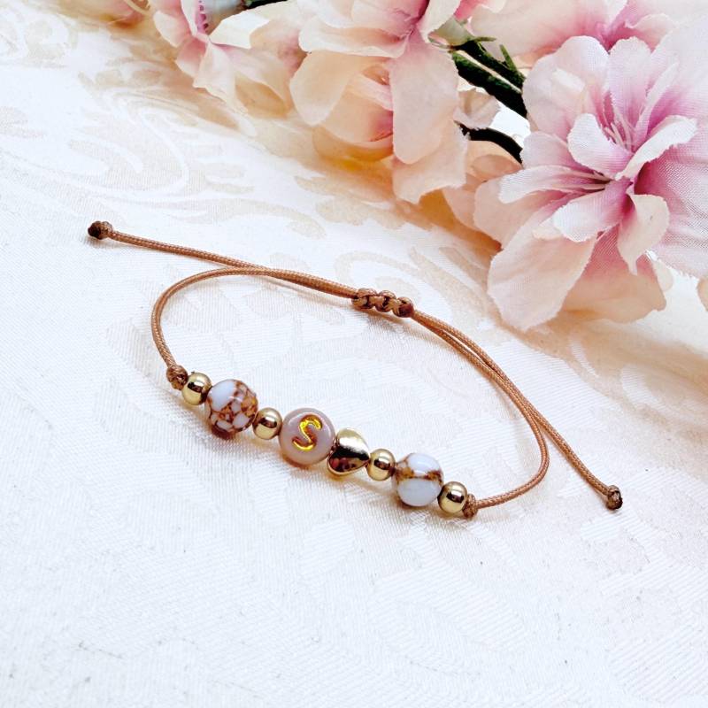 Personalisiertes Howlith Makramee Armband - Buchstaben Freundschaftsarmband von GluecksengeI