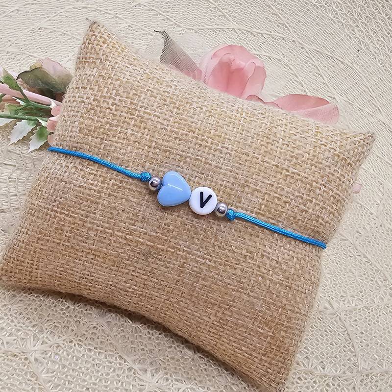 Personalisiertes Makramee Armband Blau - Filigranes Buchstaben Mit Herz von GluecksengeI