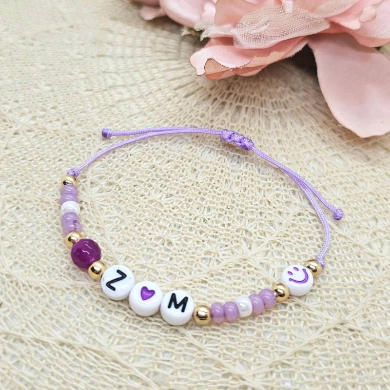 Personalisiertes Perlen Armband Mit Smiley Und Herz - Buchstaben Jadeperle Lila von GluecksengeI